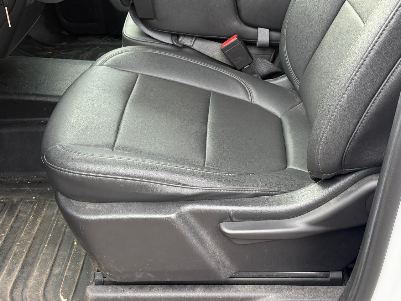 Chevrolet Silverado 1500 Vehicle Full-screen Gallery Image 16