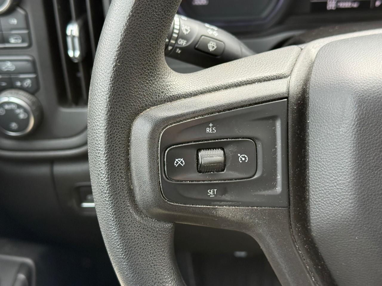 Chevrolet Silverado 1500 Vehicle Full-screen Gallery Image 17