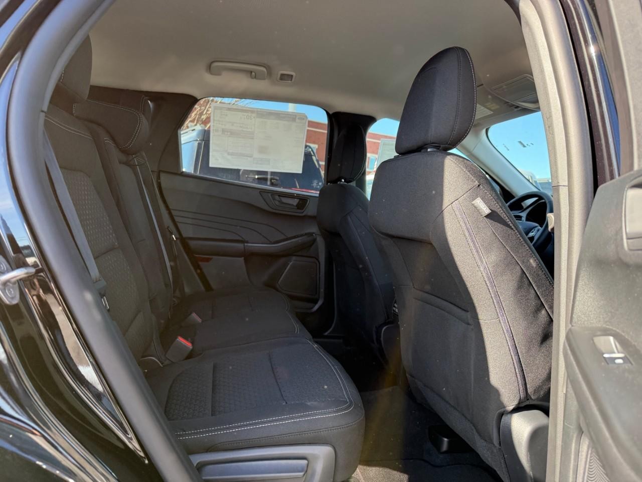 Ford Escape Vehicle Full-screen Gallery Image 05