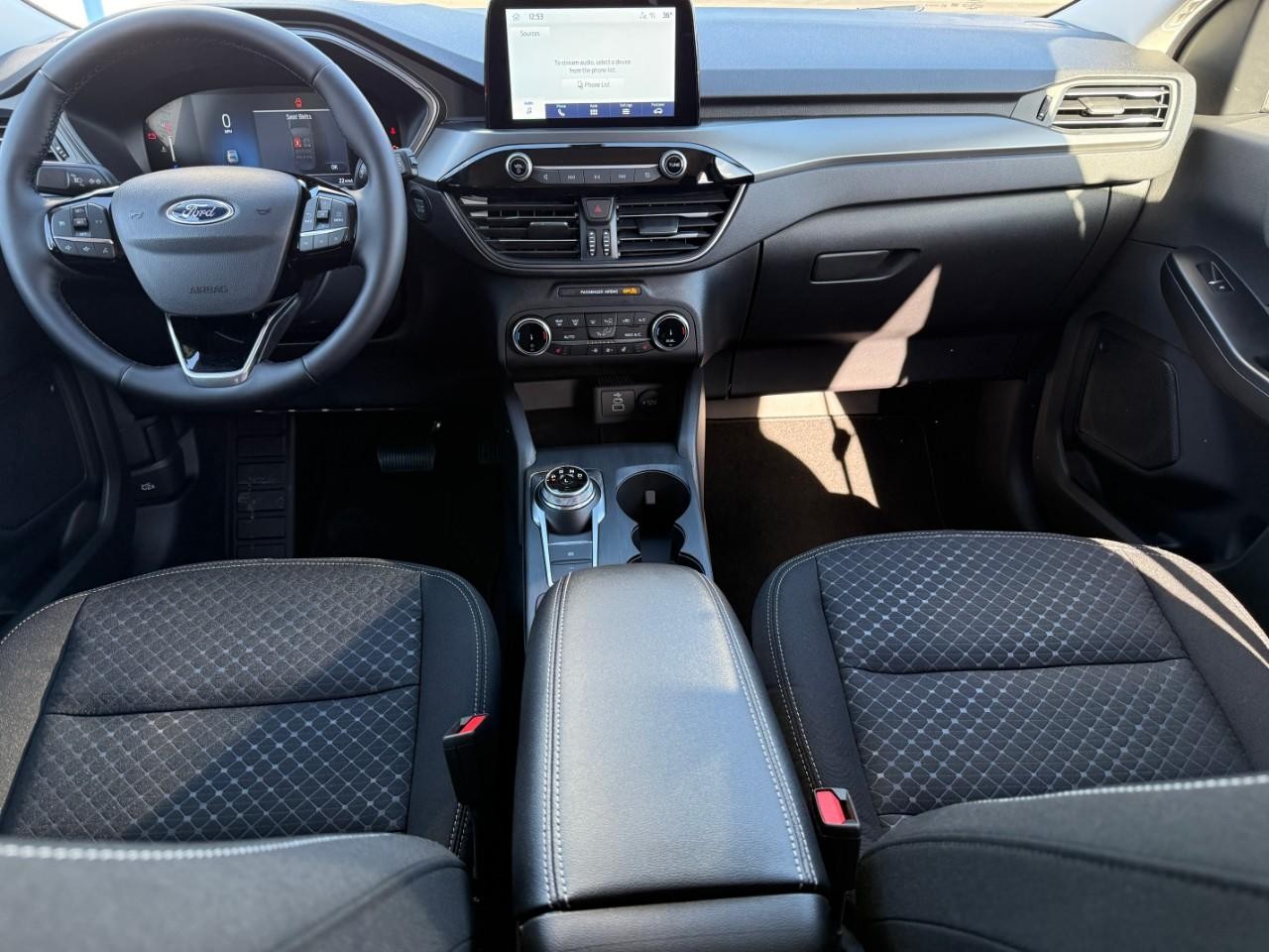 Ford Escape Vehicle Full-screen Gallery Image 06