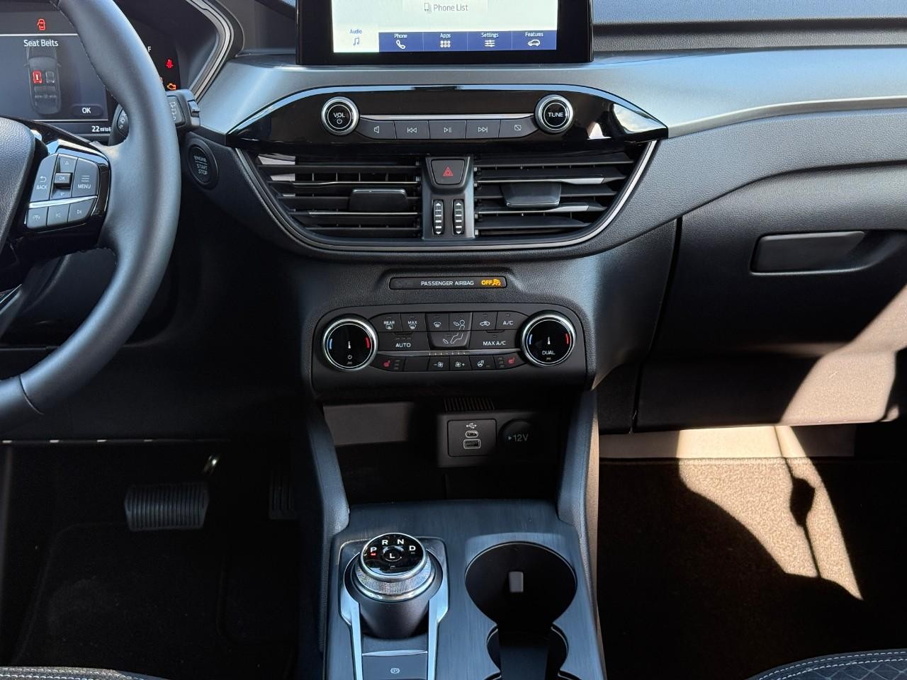 Ford Escape Vehicle Full-screen Gallery Image 09