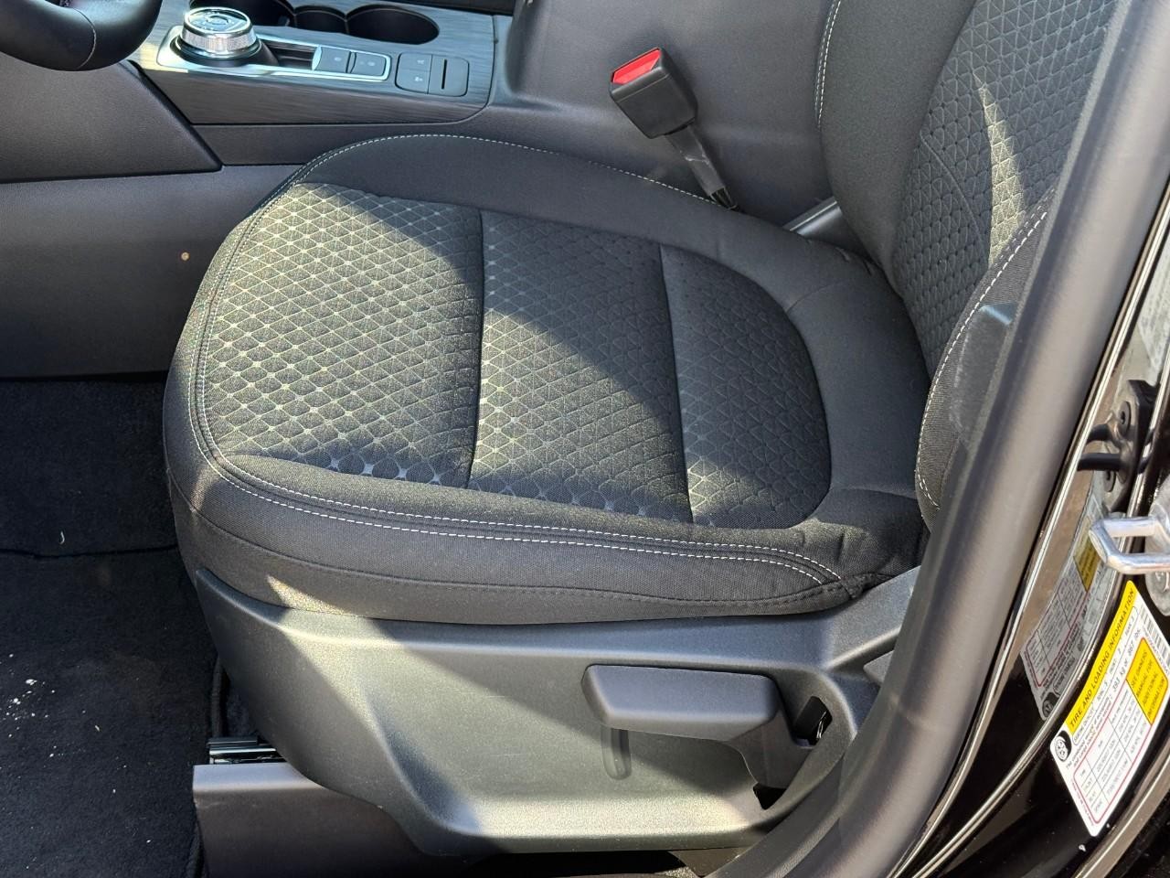 Ford Escape Vehicle Full-screen Gallery Image 12