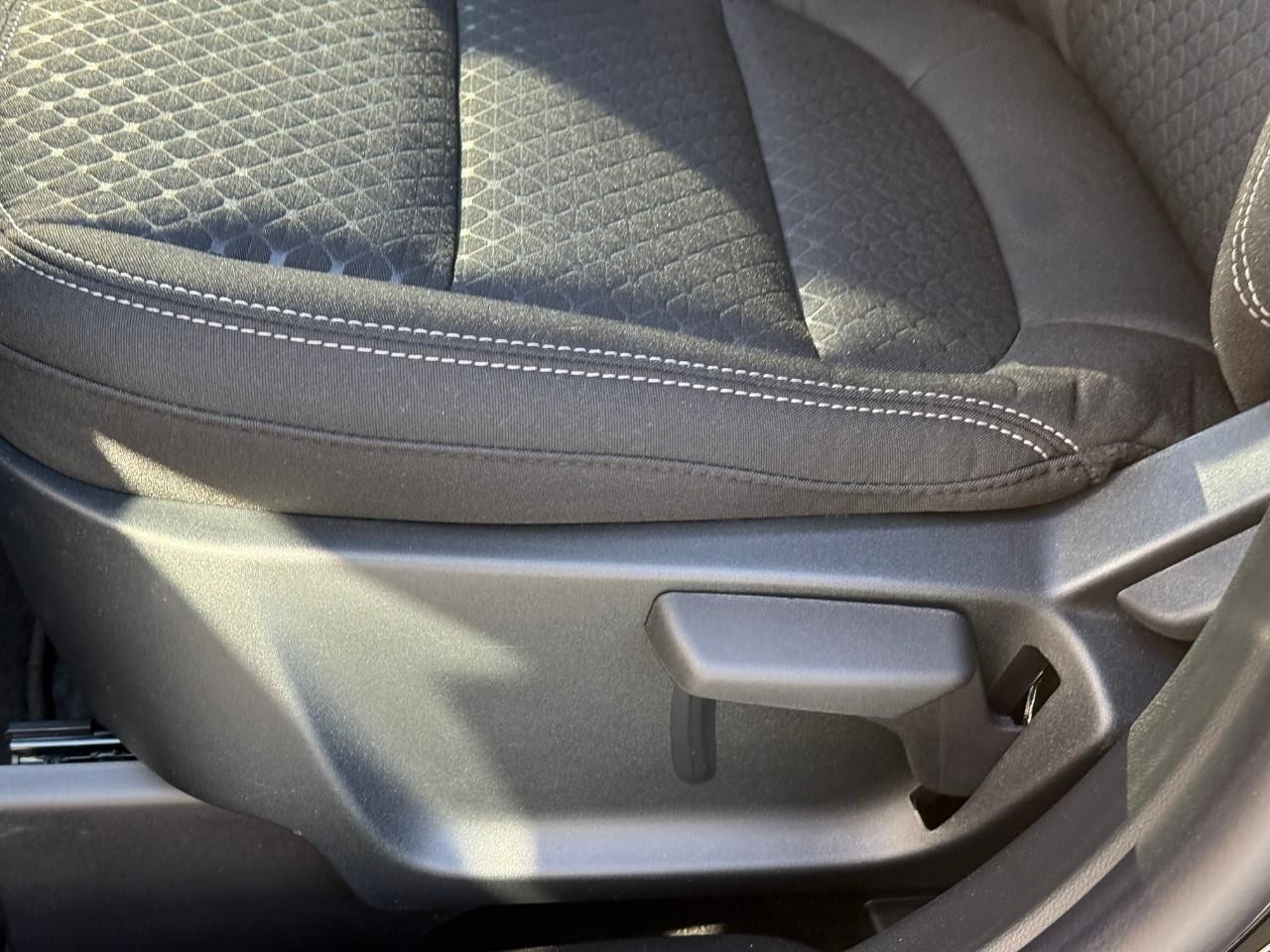 Ford Escape Vehicle Full-screen Gallery Image 13