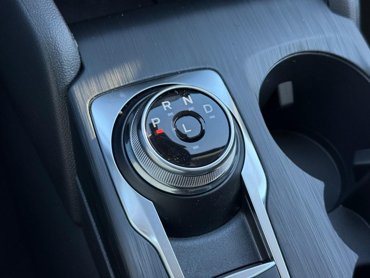 Ford Escape Vehicle Full-screen Gallery Image 16