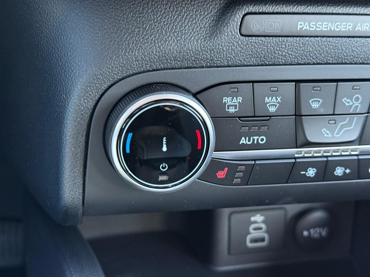 Ford Escape Vehicle Full-screen Gallery Image 17