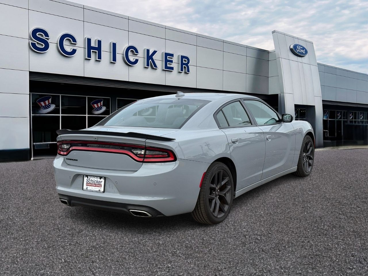 Dodge Charger Vehicle Full-screen Gallery Image 02