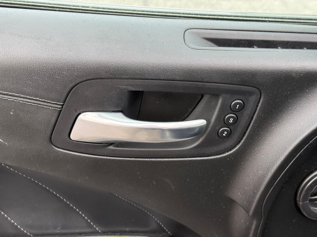 Dodge Charger Vehicle Full-screen Gallery Image 16