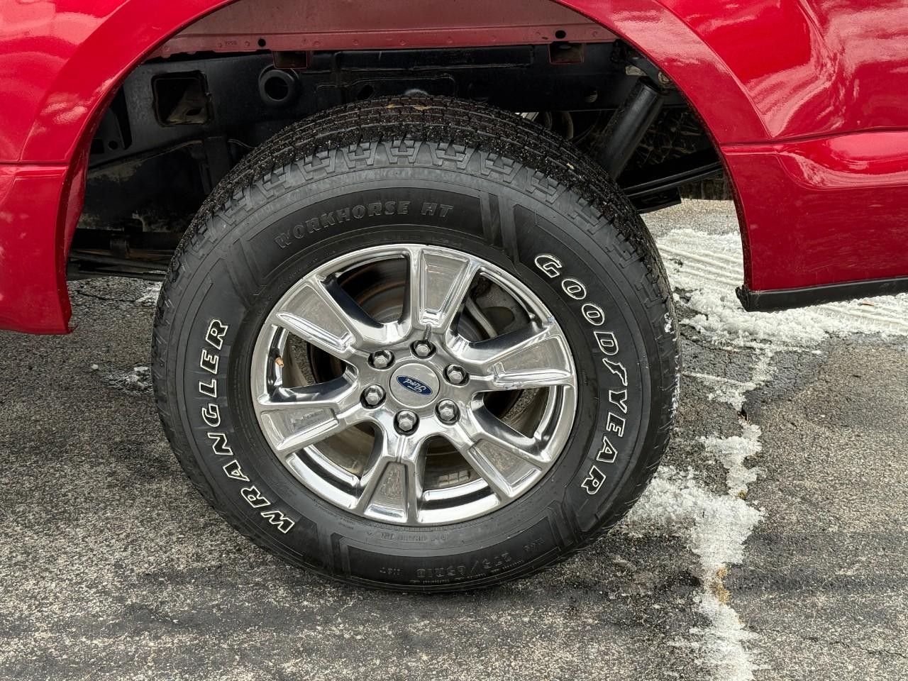 Ford F-150 Vehicle Full-screen Gallery Image 08