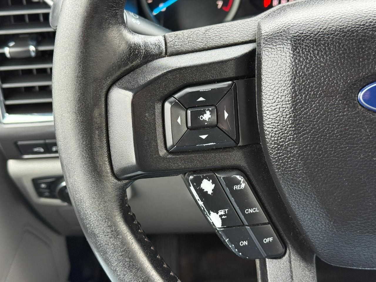 Ford F-150 Vehicle Full-screen Gallery Image 17