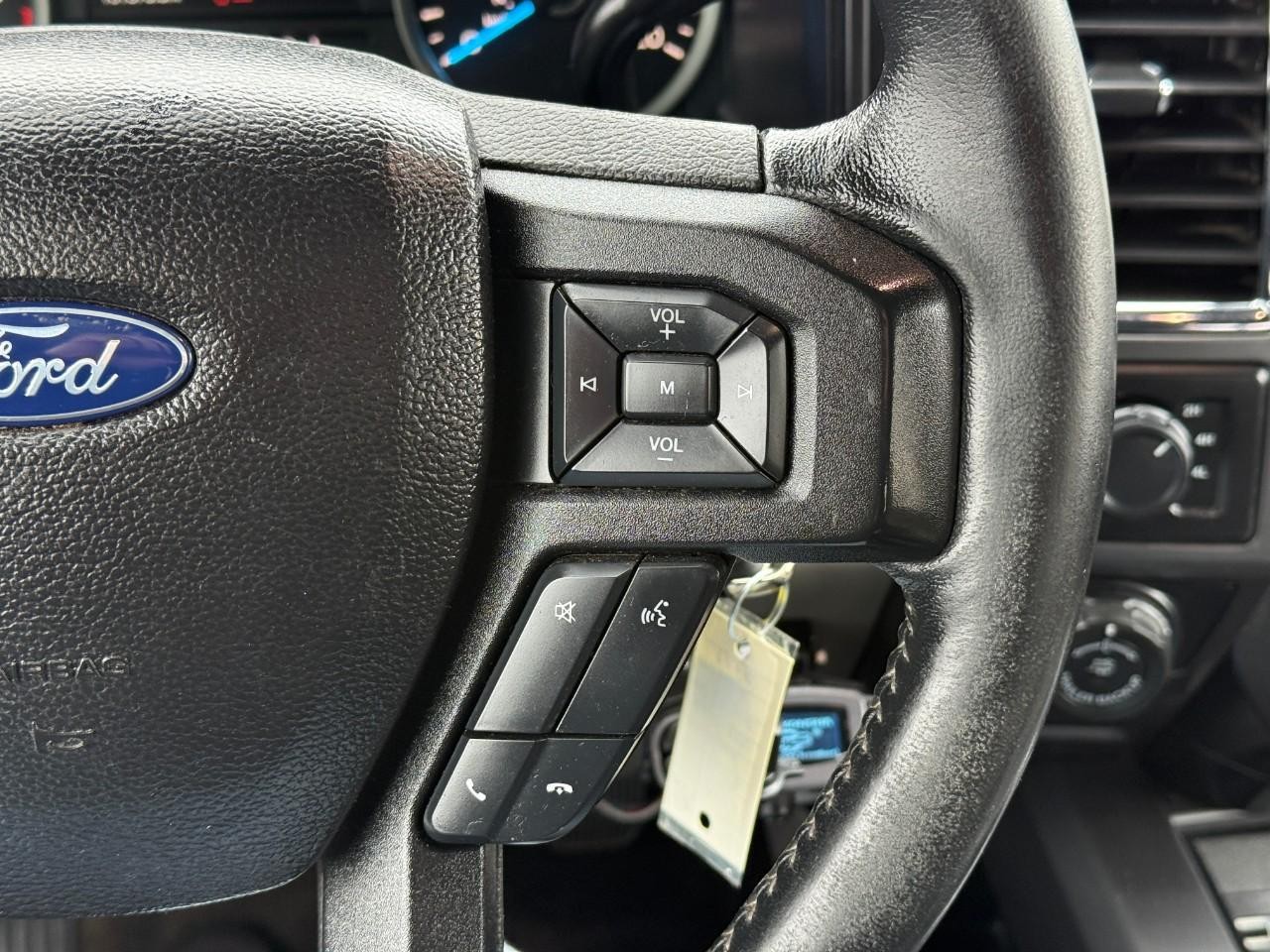 Ford F-150 Vehicle Full-screen Gallery Image 18