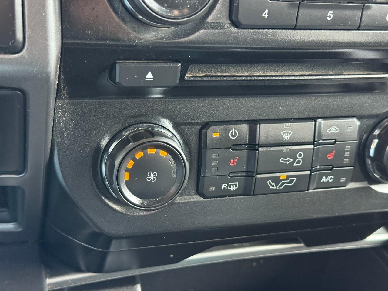 Ford F-150 Vehicle Full-screen Gallery Image 20