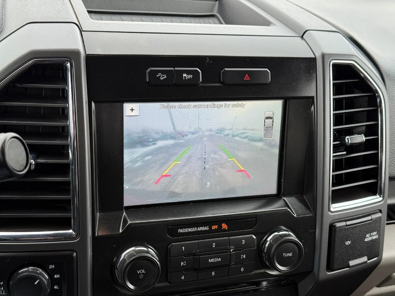 Ford F-150 Vehicle Full-screen Gallery Image 21