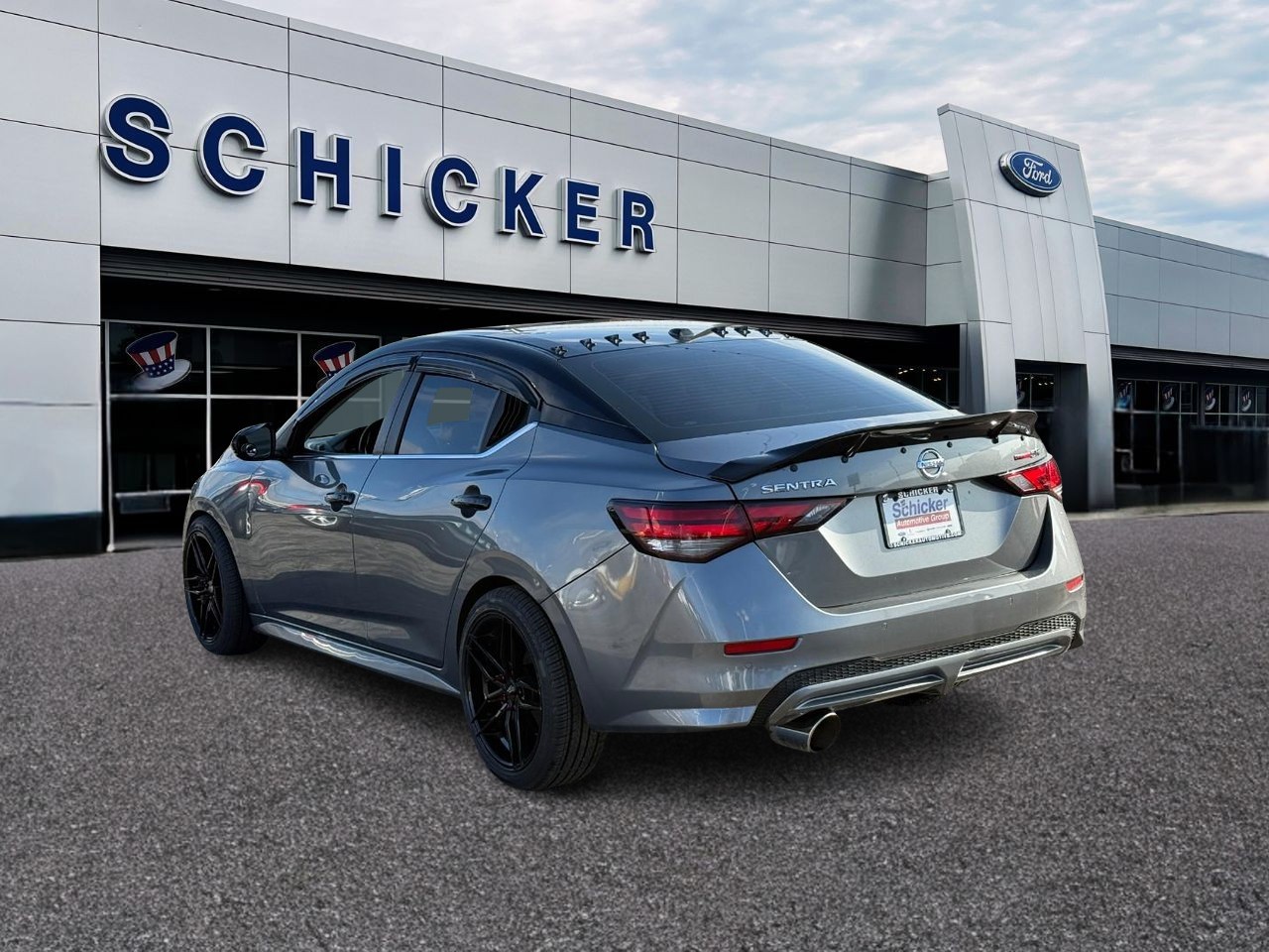 Nissan Sentra Vehicle Full-screen Gallery Image 03