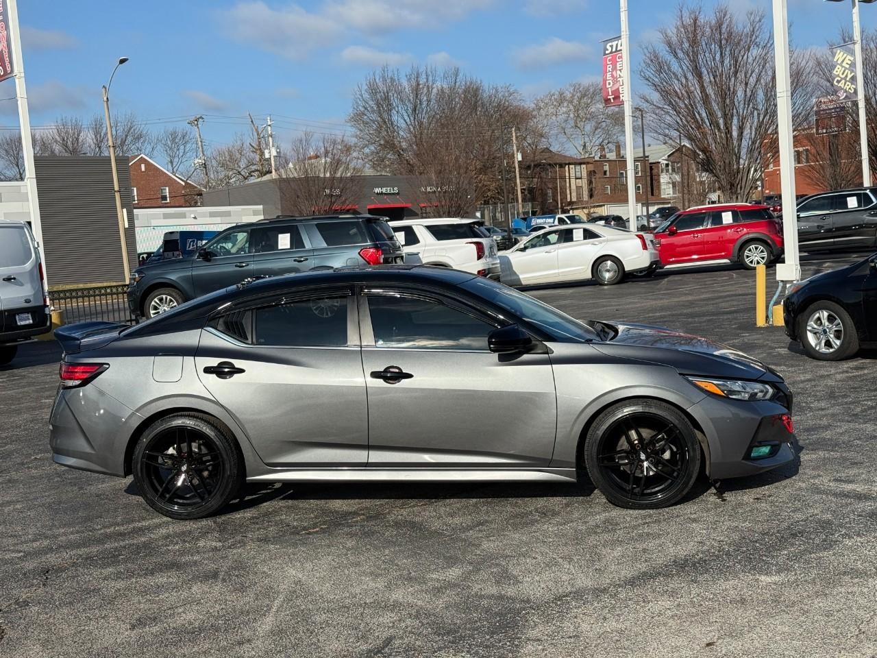 Nissan Sentra Vehicle Full-screen Gallery Image 05
