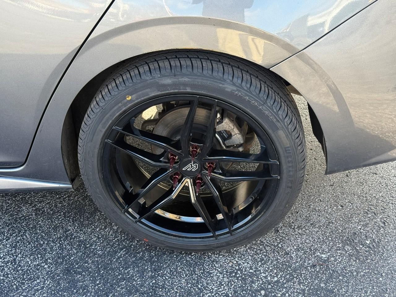 Nissan Sentra Vehicle Full-screen Gallery Image 08