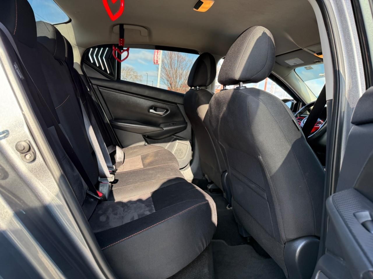 Nissan Sentra Vehicle Full-screen Gallery Image 12