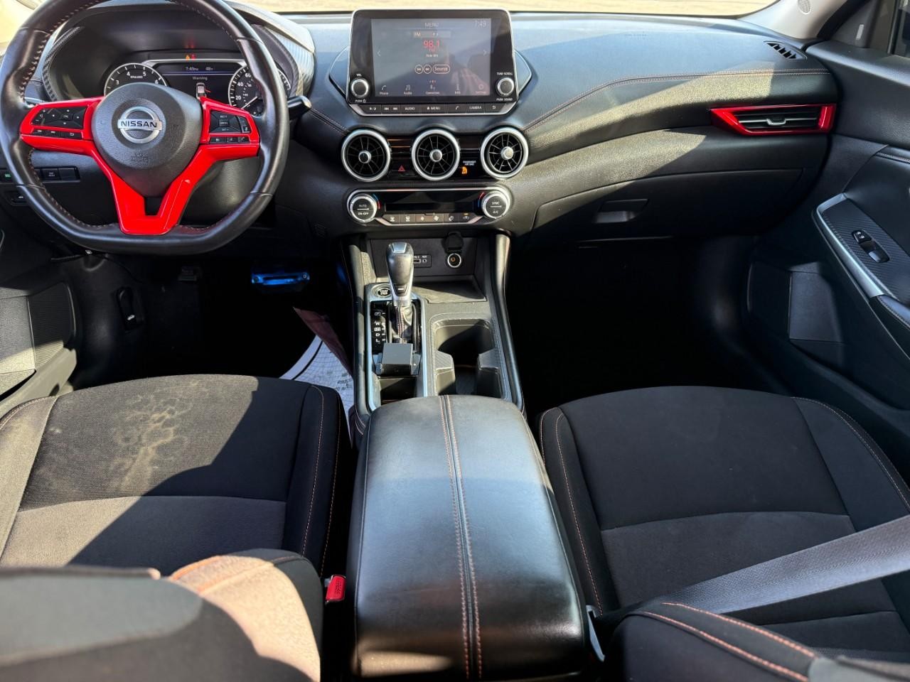 Nissan Sentra Vehicle Full-screen Gallery Image 13