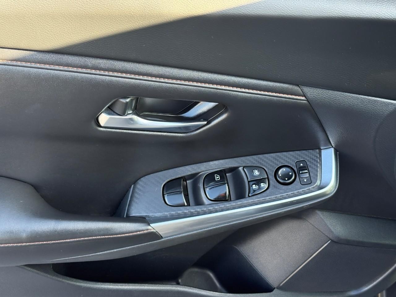 Nissan Sentra Vehicle Full-screen Gallery Image 17