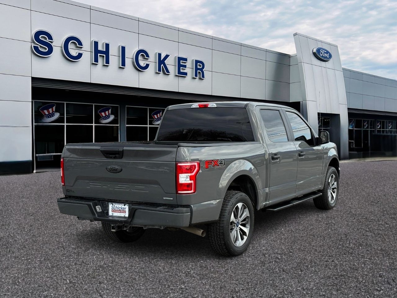 Ford F-150 Vehicle Full-screen Gallery Image 02