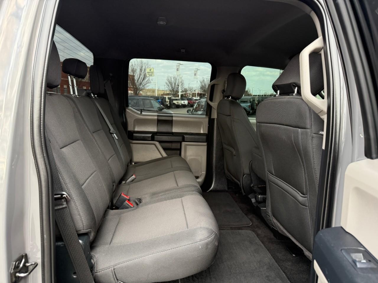 Ford F-150 Vehicle Full-screen Gallery Image 10