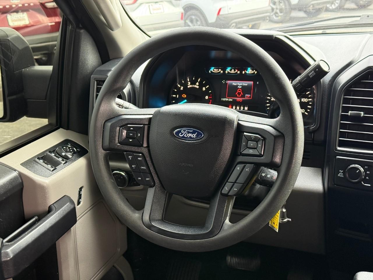 Ford F-150 Vehicle Full-screen Gallery Image 12