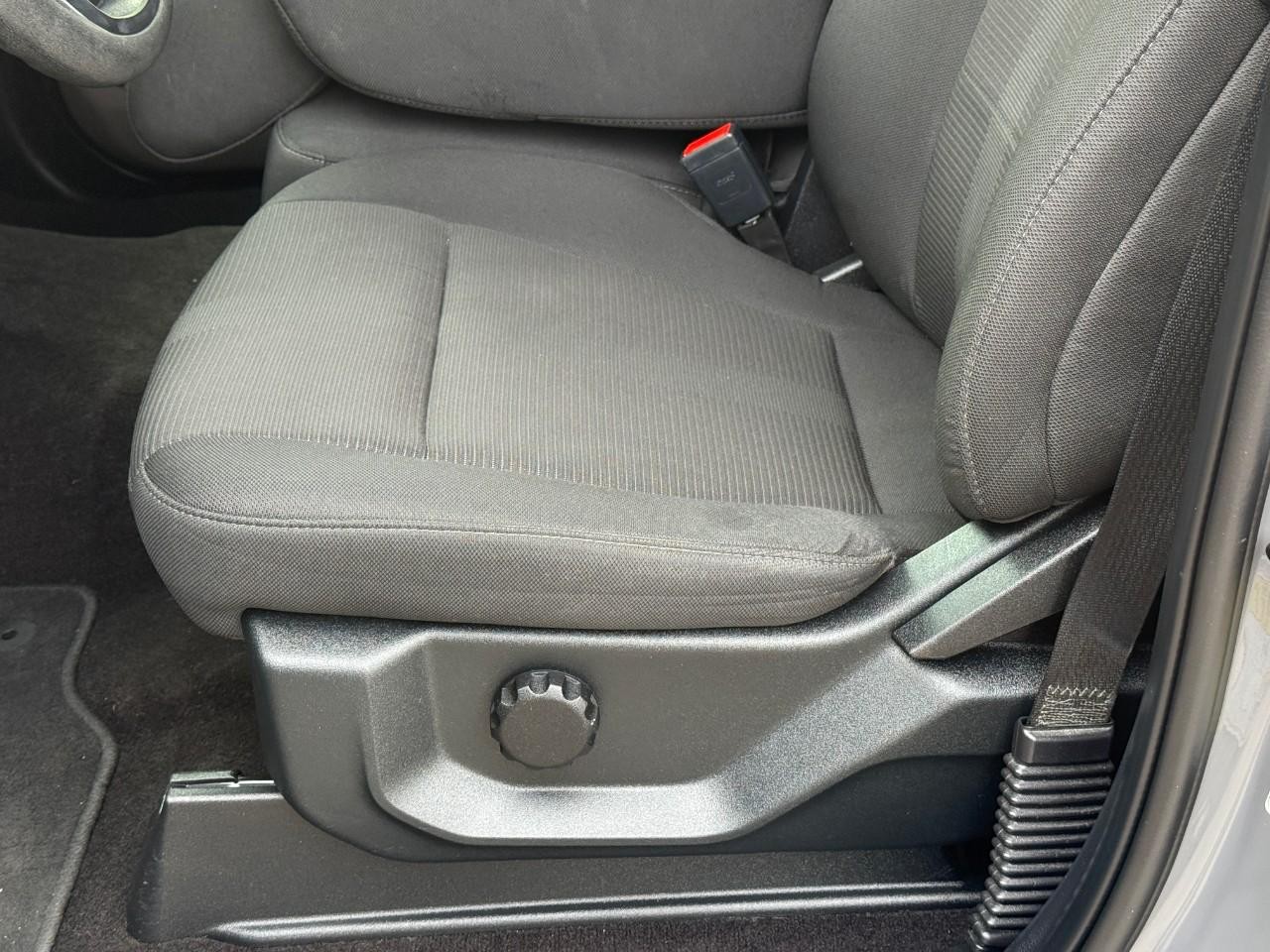 Ford F-150 Vehicle Full-screen Gallery Image 16