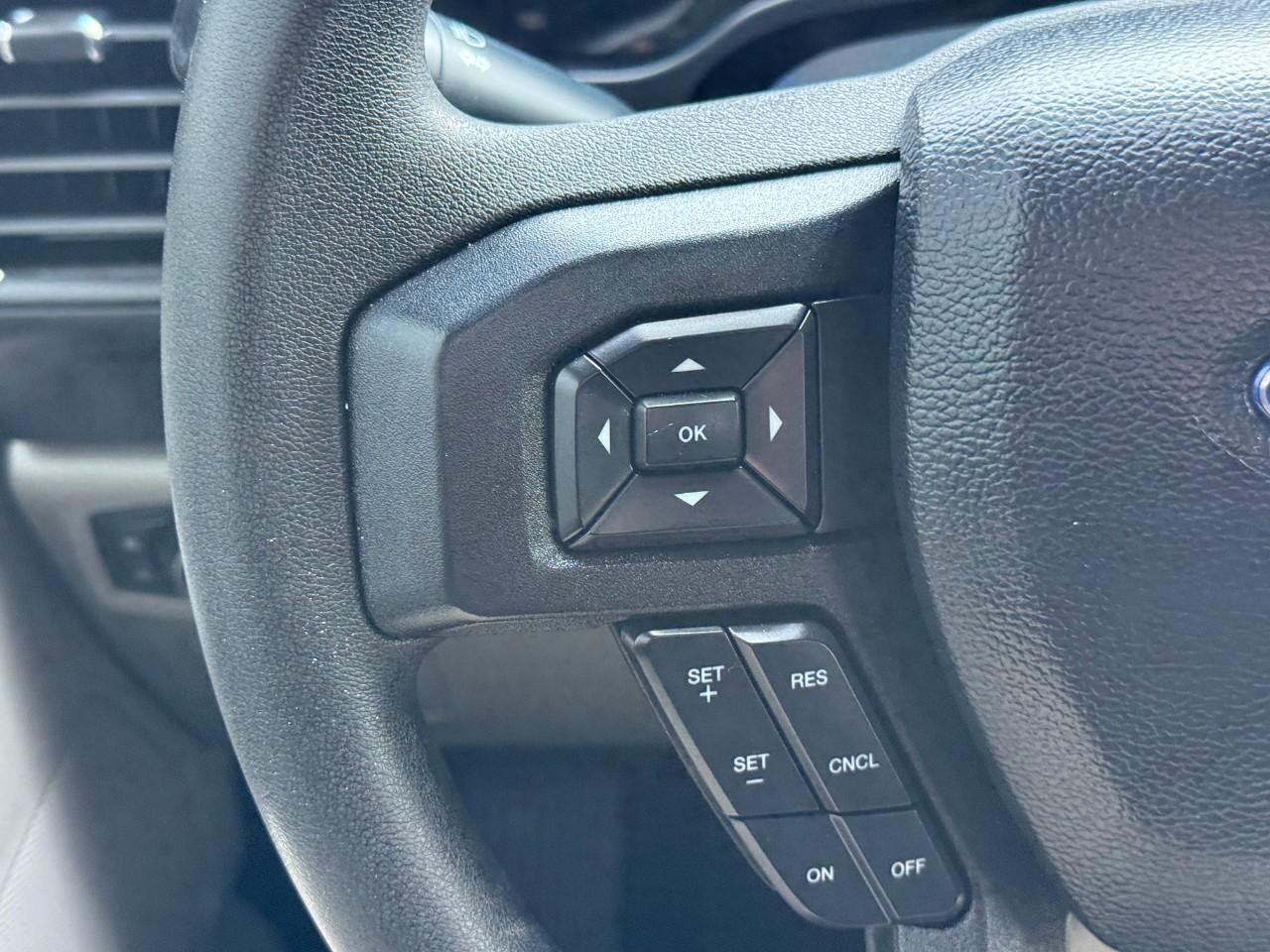 Ford F-150 Vehicle Full-screen Gallery Image 17