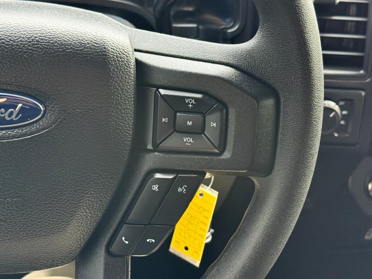 Ford F-150 Vehicle Full-screen Gallery Image 18