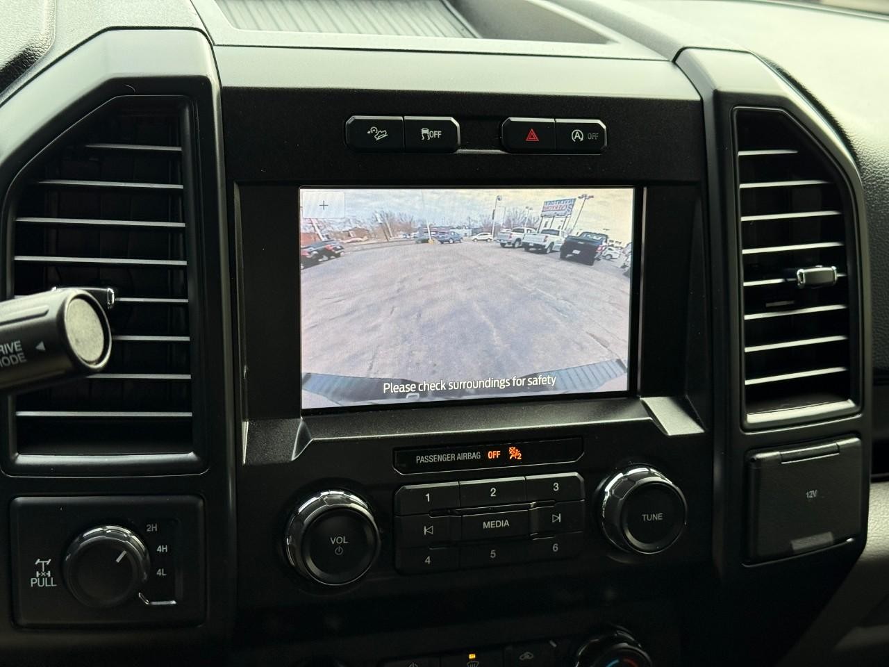 Ford F-150 Vehicle Full-screen Gallery Image 20