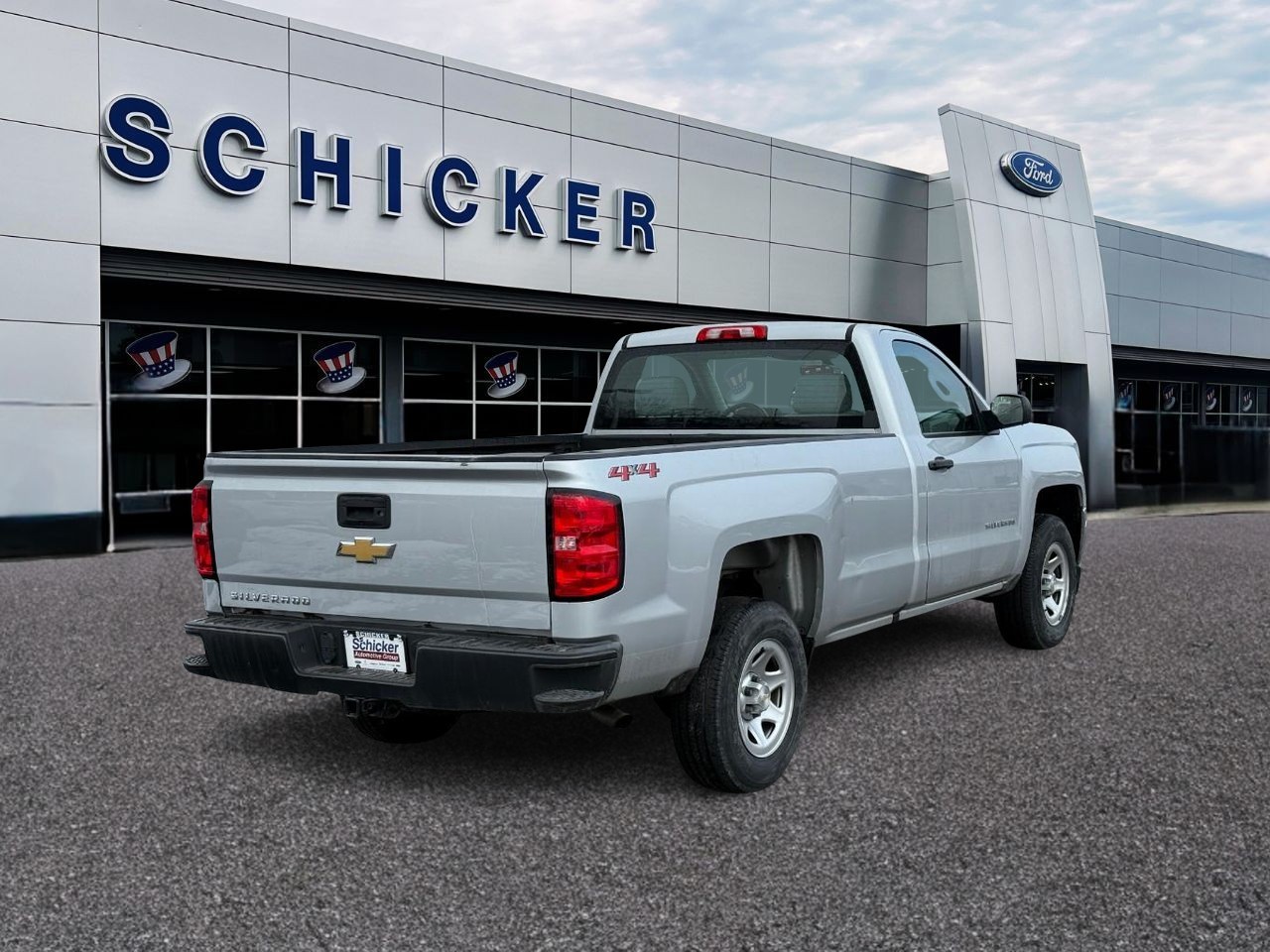 Chevrolet Silverado 1500 Vehicle Full-screen Gallery Image 02