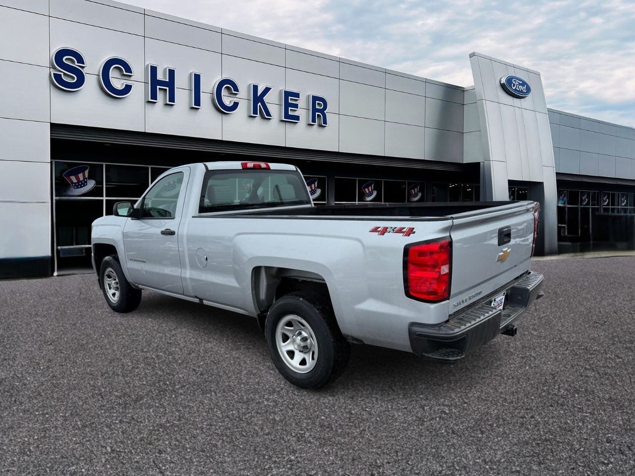 Chevrolet Silverado 1500 Vehicle Full-screen Gallery Image 03