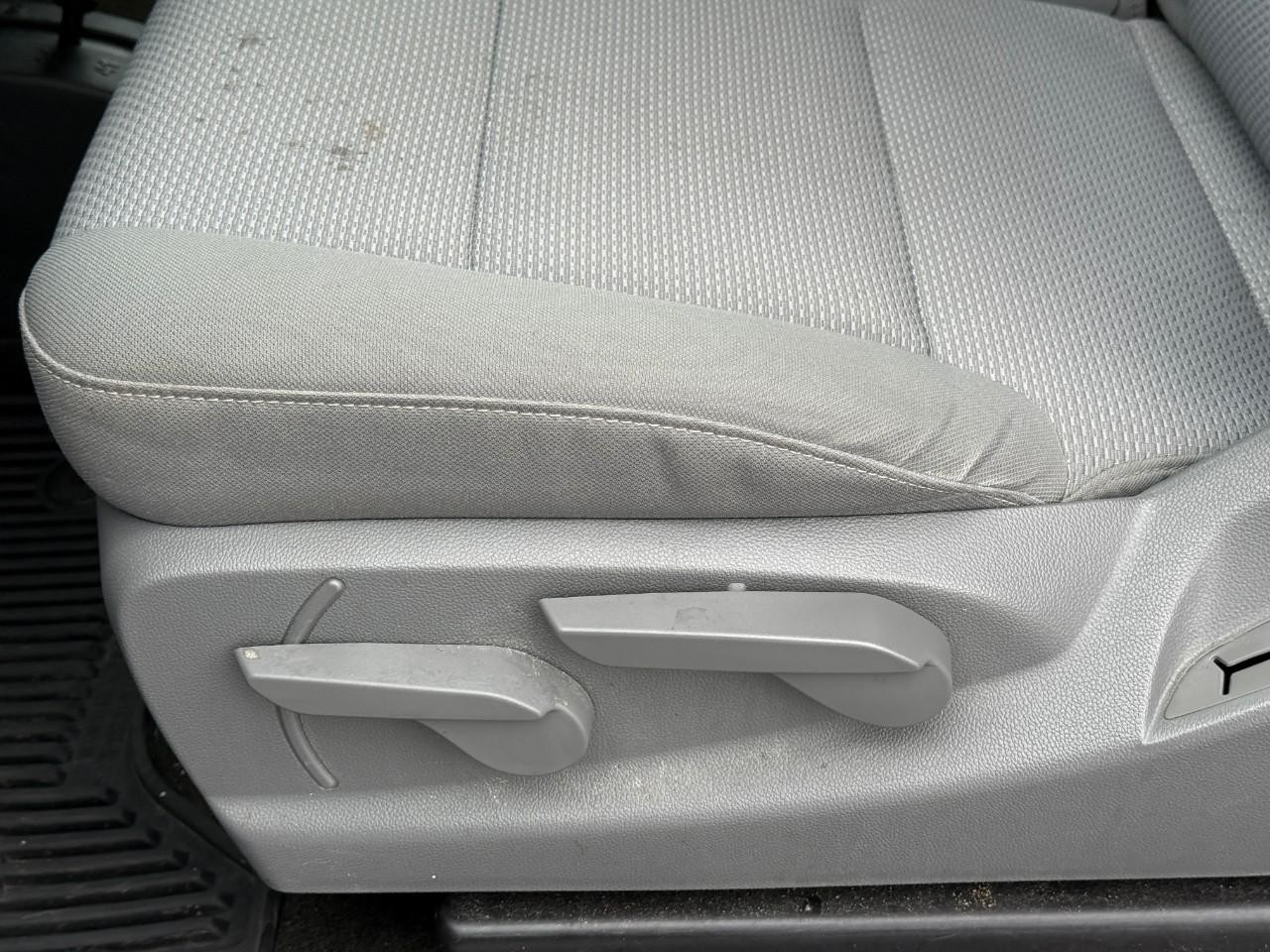 Chevrolet Silverado 1500 Vehicle Full-screen Gallery Image 09