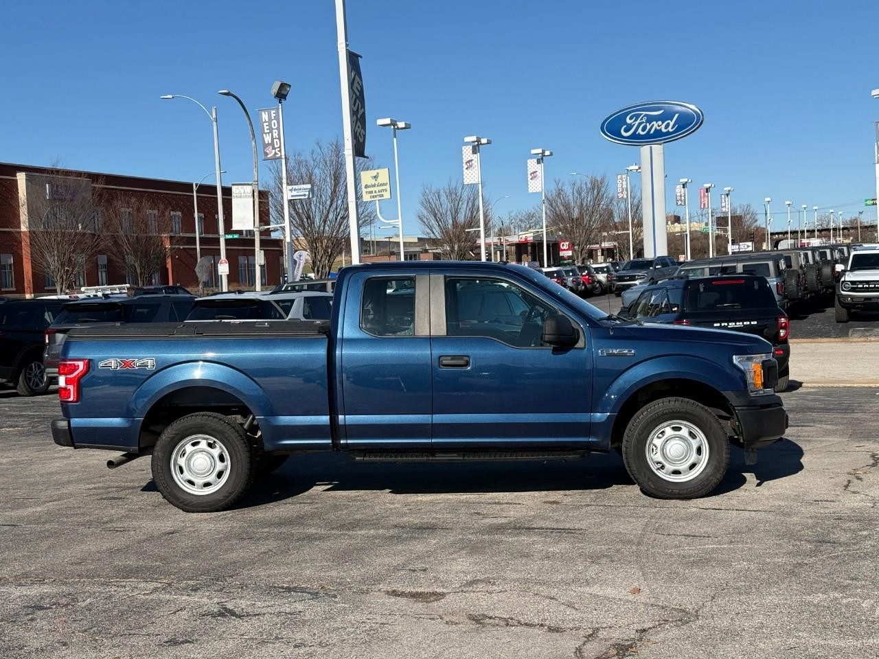 Ford F-150 Vehicle Full-screen Gallery Image 05