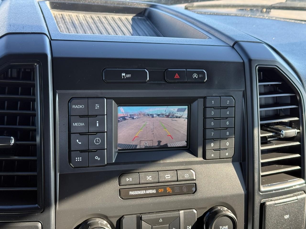 Ford F-150 Vehicle Full-screen Gallery Image 22