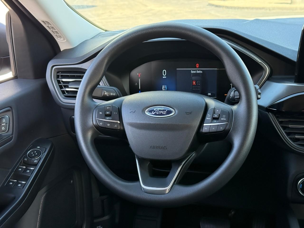 Ford Escape Vehicle Full-screen Gallery Image 06