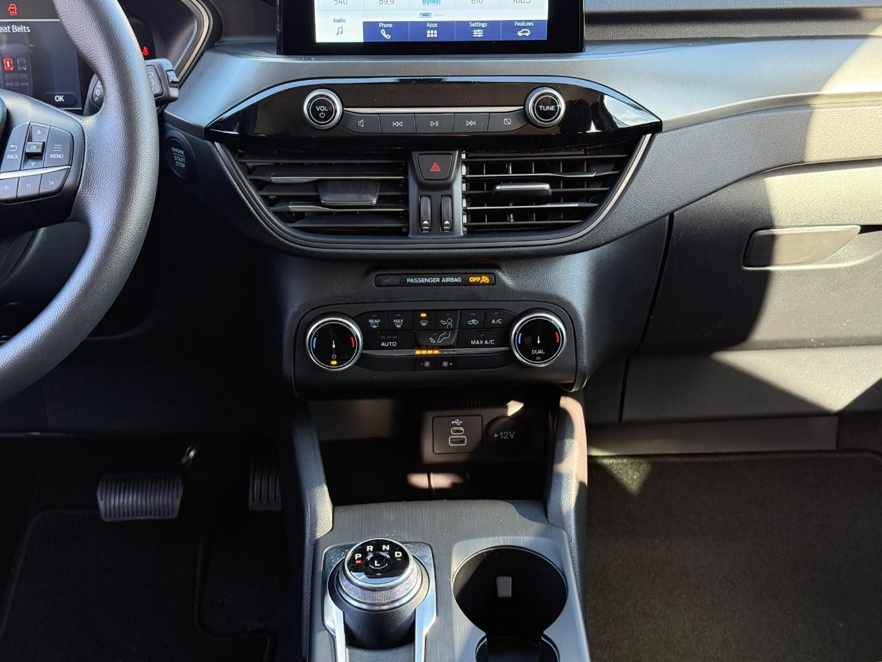 Ford Escape Vehicle Full-screen Gallery Image 08