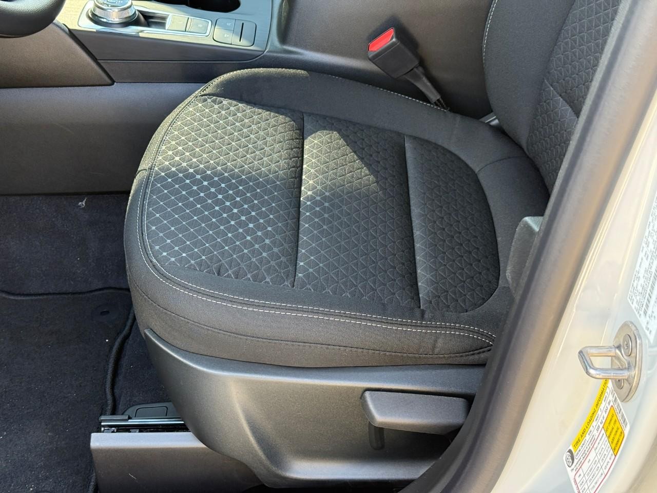 Ford Escape Vehicle Full-screen Gallery Image 11