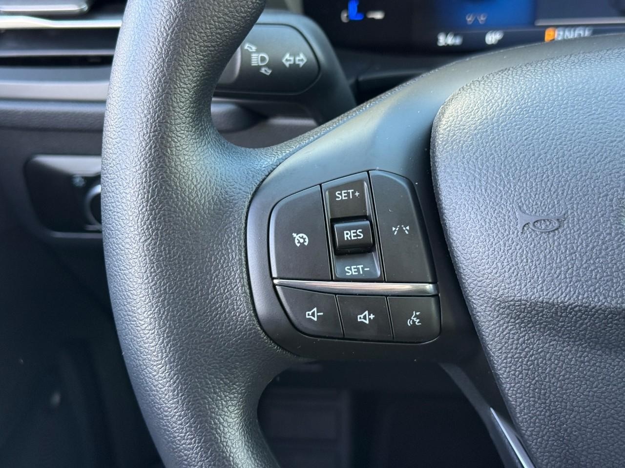 Ford Escape Vehicle Full-screen Gallery Image 13