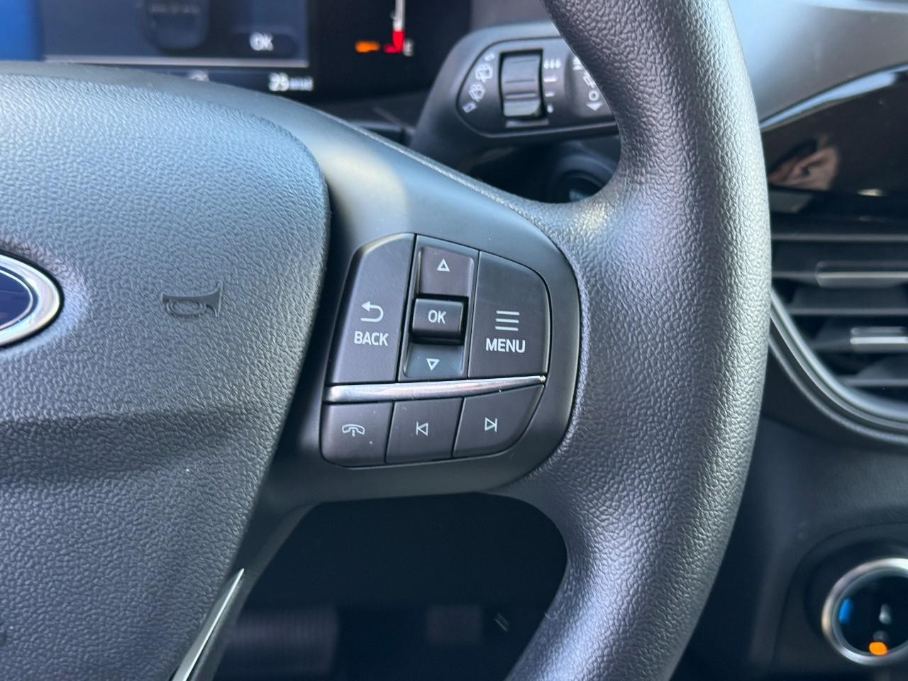 Ford Escape Vehicle Full-screen Gallery Image 14