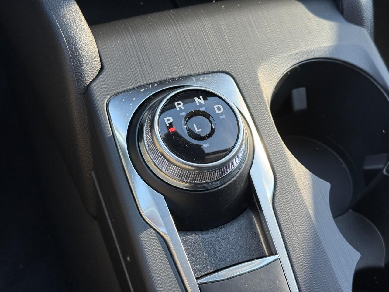 Ford Escape Vehicle Full-screen Gallery Image 15