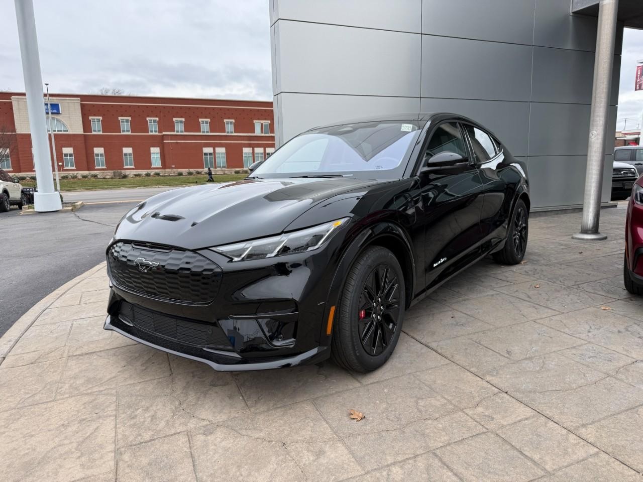 Ford Mustang Mach-E Vehicle Full-screen Gallery Image 02