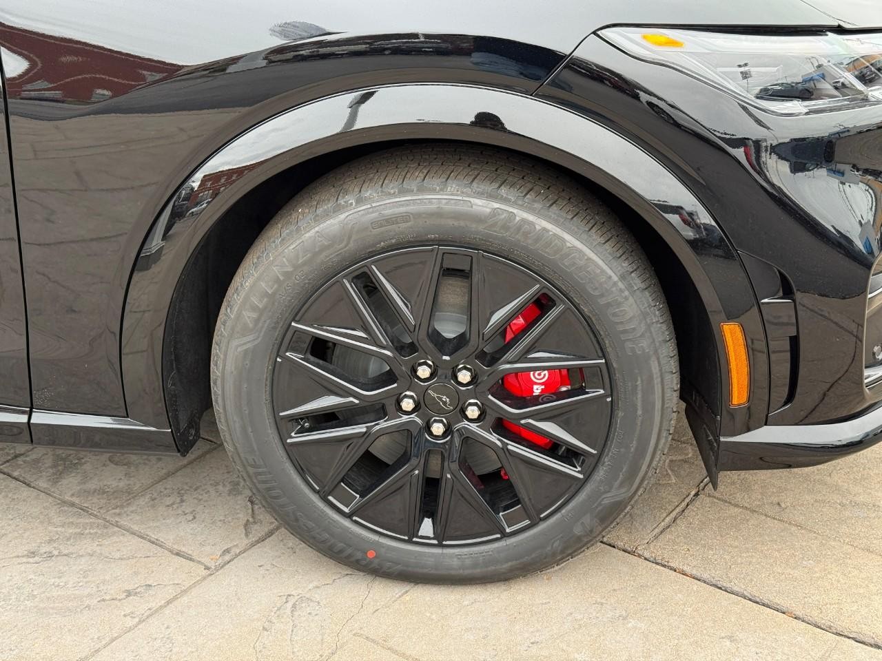 Ford Mustang Mach-E Vehicle Full-screen Gallery Image 04