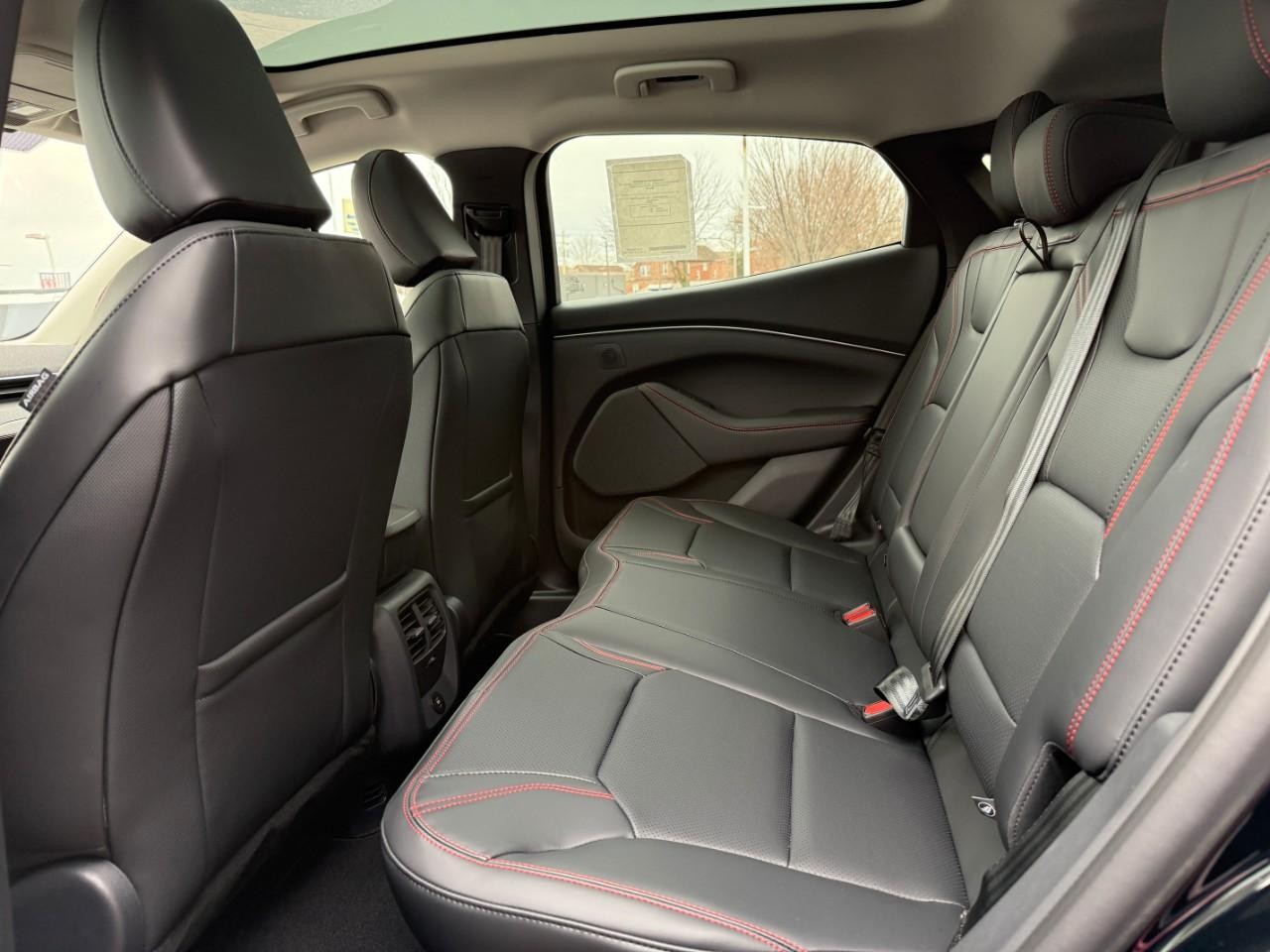 Ford Mustang Mach-E Vehicle Full-screen Gallery Image 05