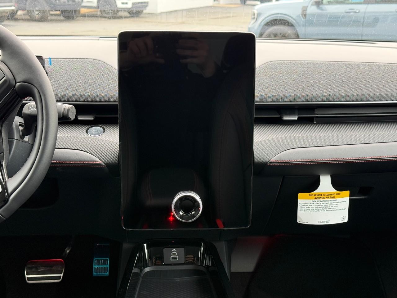 Ford Mustang Mach-E Vehicle Full-screen Gallery Image 08