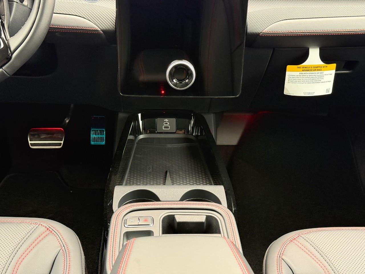 Ford Mustang Mach-E Vehicle Full-screen Gallery Image 09