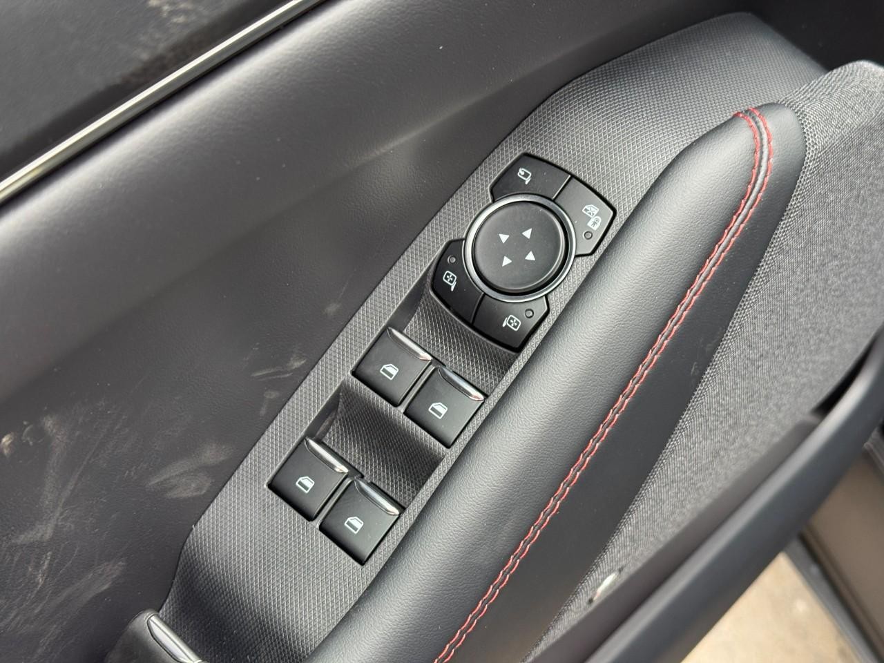 Ford Mustang Mach-E Vehicle Full-screen Gallery Image 10