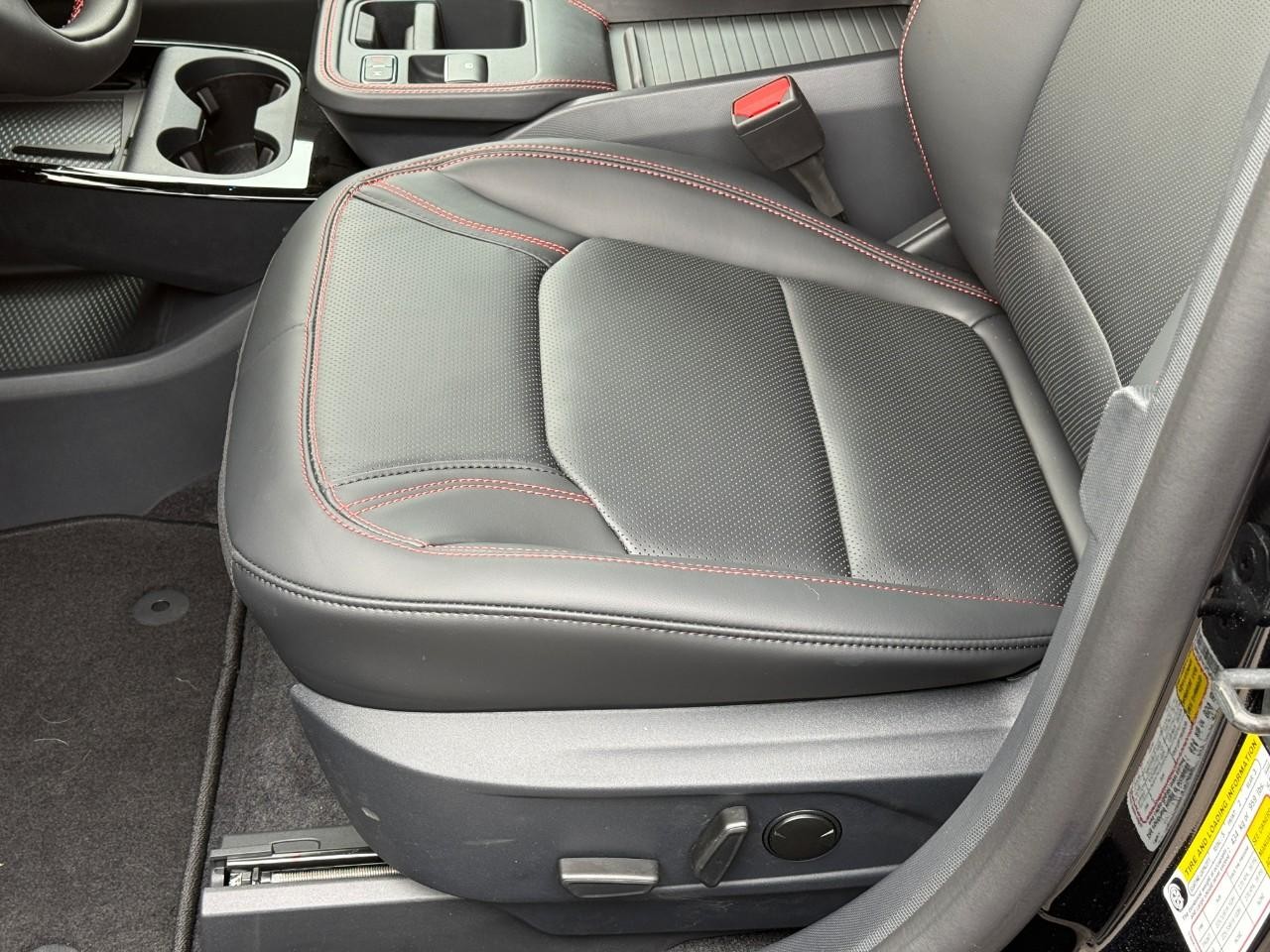 Ford Mustang Mach-E Vehicle Full-screen Gallery Image 12