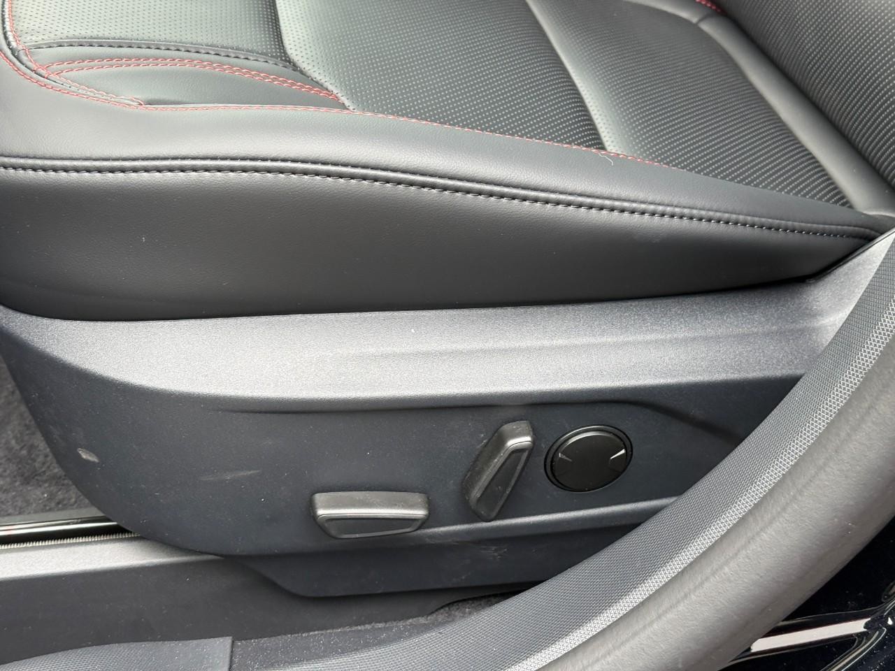 Ford Mustang Mach-E Vehicle Full-screen Gallery Image 13