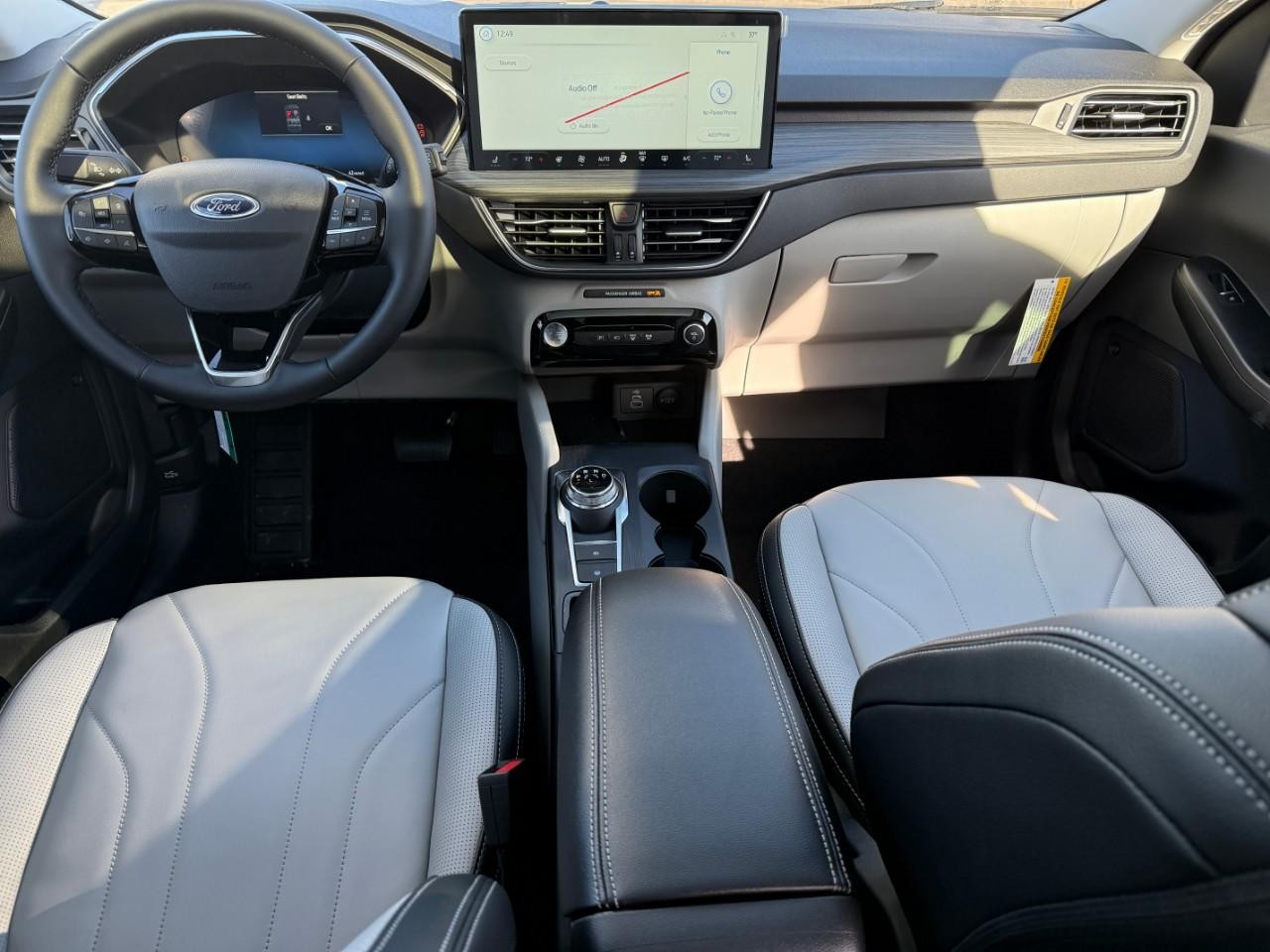 Ford Escape Vehicle Full-screen Gallery Image 06