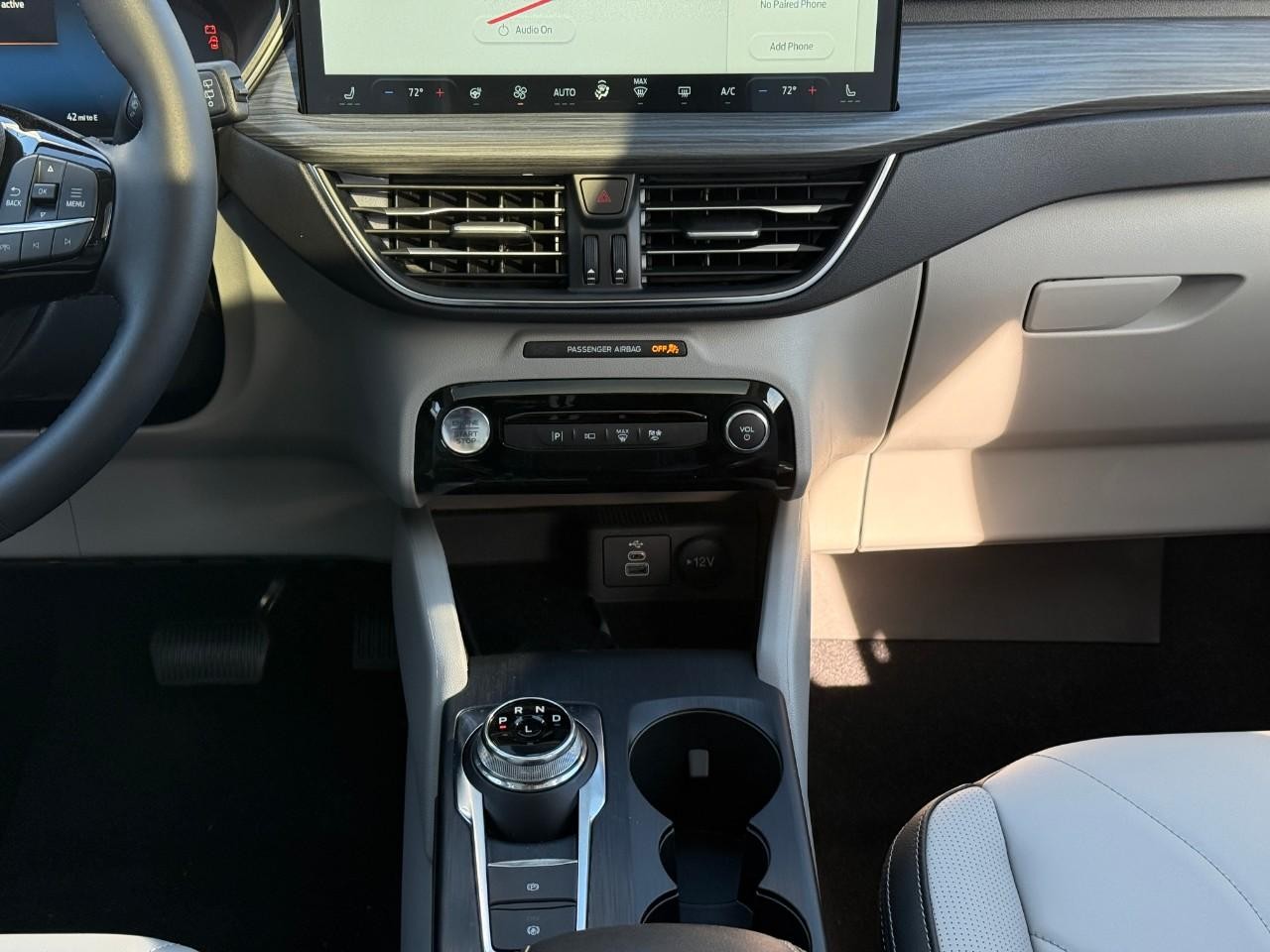 Ford Escape Vehicle Full-screen Gallery Image 09